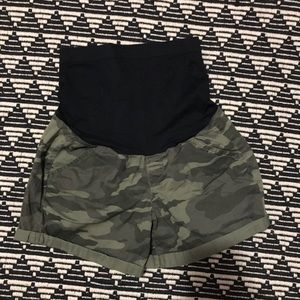 A.glow Women’s camo maternity shirt size 4